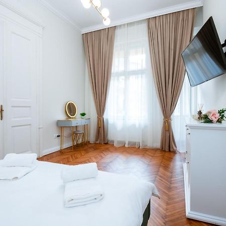 Apartament De Lux Central, P-Ta Matei Corvin Cluj-Napoca Eksteriør billede