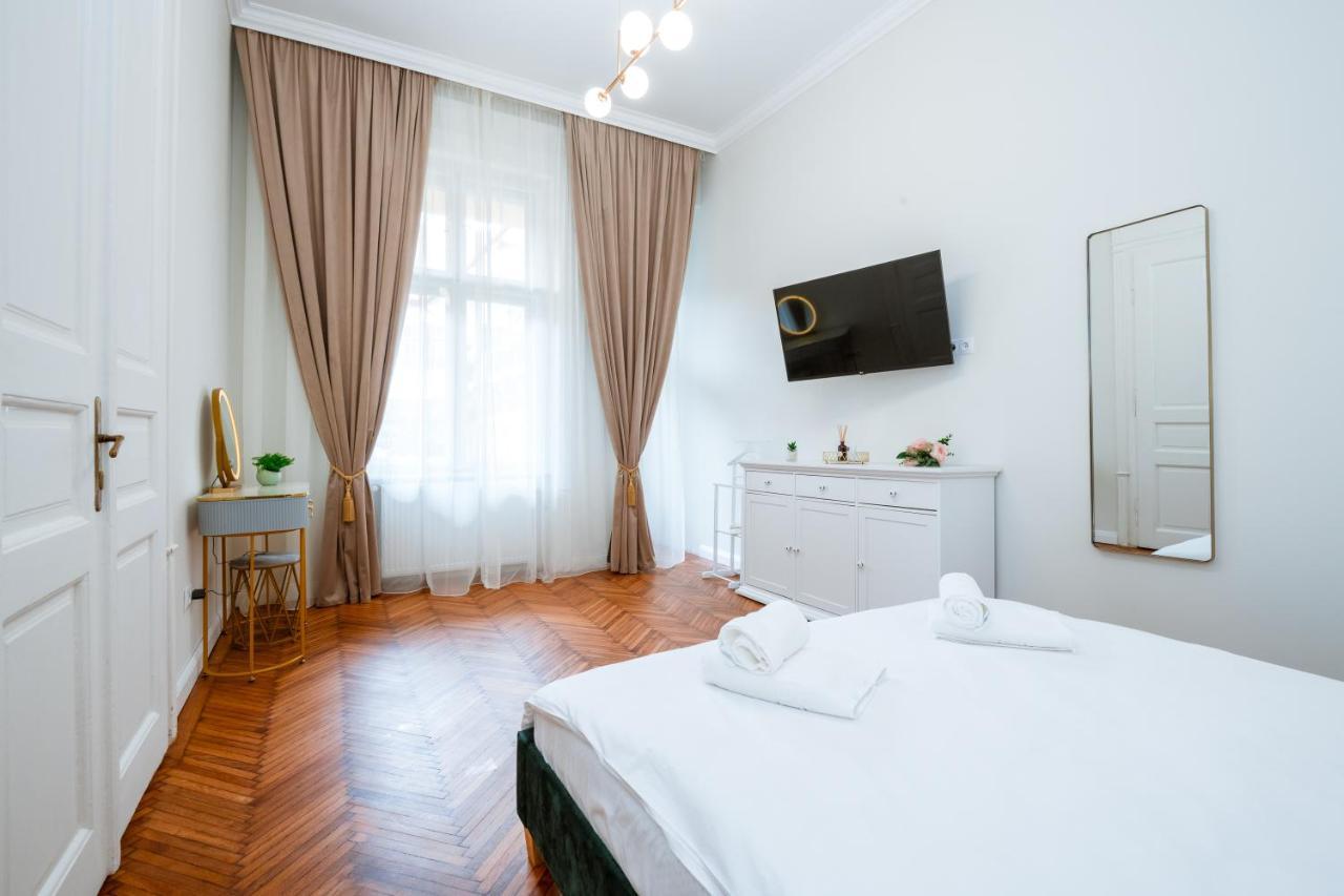 Apartament De Lux Central, P-Ta Matei Corvin Cluj-Napoca Eksteriør billede